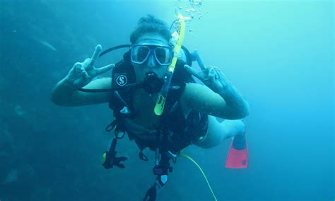 Scuba Diving Career: How To Become A Scuba Instructor - Daily Grind Dropout