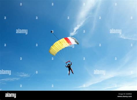 Fallschirmsprung Landen Fotos Und Bildmaterial In Hoher Auflösung Alamy
