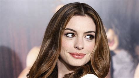 anne hathaway s nude images leaked twitter erupts in shock show of support hollywood