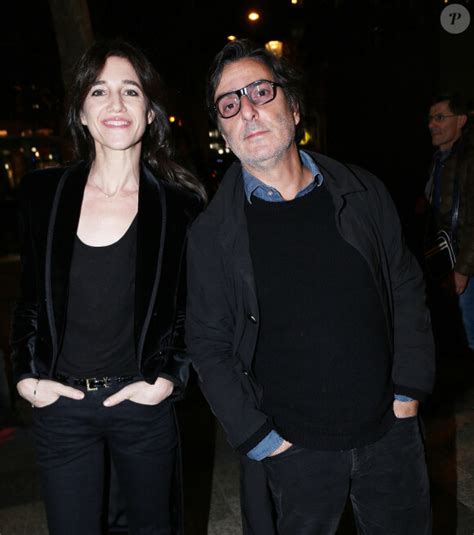 Photo Yvan Attal et sa compagne Charlotte Gainsbourg Arrivée des people à l avant première