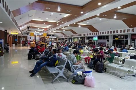 Visit today for live flight status, directions, tourist information. Homecoming flow begins to surge at El Tari Kupang Airport ...