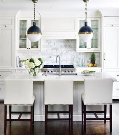 While this is not a step by step guide on how to design a kitchen in white, you will definitely get some ideas here. 21 Spotless White Traditional Kitchen Designs - Godfather ...