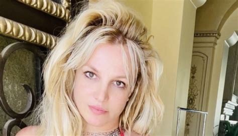 Britney Spears Inexplicably Goes Nude On Social Yet Again Shes Obviously Very Unstable