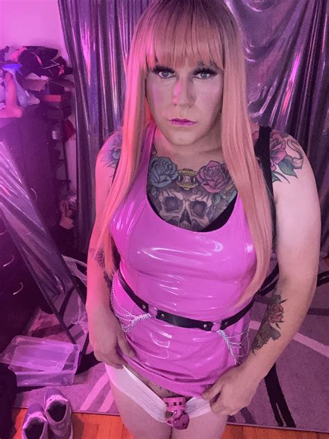 everything pink for my owner even my little clitty cage sissychastity