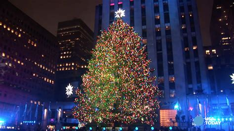 They marveled not only at 50,000 dazzling led lights, but the flashing red and blue lights of the nypd. Rockefeller Center Christmas Tree lights up New York