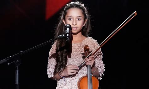 Bij deze show gaat het om echt talent. The Voice Kids 2020 - Rébecca chante "Comme toi" de Jean ...