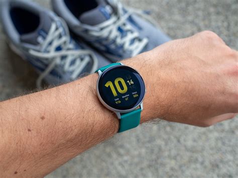 Samsung Galaxy Watch Active Vs Fitbit Versa Which Should You Buy