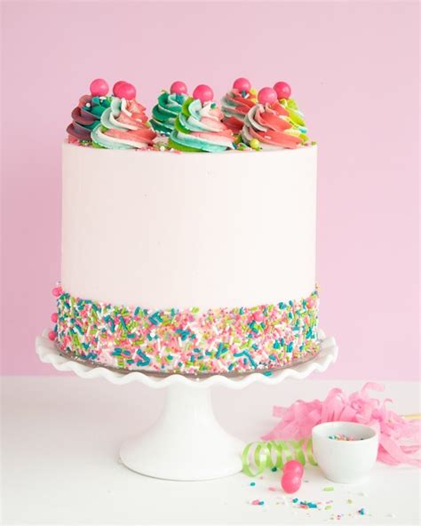 Making A Sprinkle Cake Find Out How Much Sprinkles Youll Need To Do It