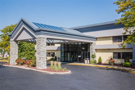 Holiday inn express madison is just minutes from the dane county regional airport, east towne mall, downtown madison, university of what are some of the property amenities at holiday inn express & suites madison? Baymont Inn & Suites - West