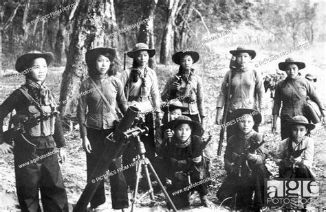 Vietnam Nlf Viet Cong Female Artillery Squad Near Cu Chi 1968