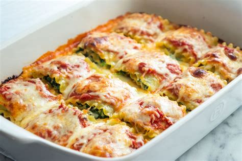 Giadas Essential Italian Dishes Lasagna Rolls Giadzy In 2020