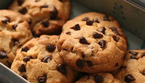 And a teaspoon cookie scoop (2 teaspoons) will make 100 small (2 1/2) cookies. How to make Chocolate Chip Cookies (recipe with video ...