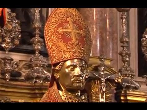 Il prodigio era atteso nella giornata di alle 9 l'abate della cappella di san gennaro, monsignor de gregorio, ha preso dalla cassaforte. Napoli - La processione dell'ampolla del sangue di San ...