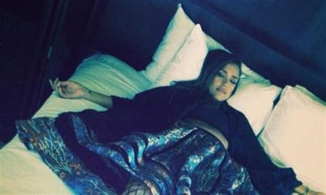 Jessica Alba Collapses On Her Bed After Promoting New Sin City At Comic