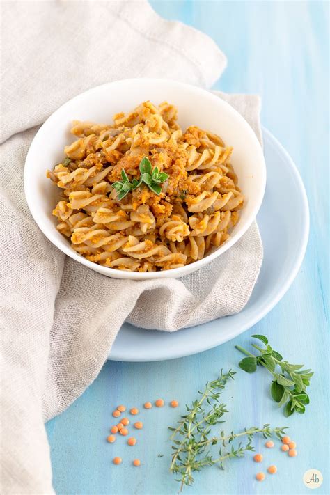 La pasta con le lenticchie è una minestra della tradizione italiana molto gustosa, ottima sia come piatto unico, sia come primo piatto a cui far seguire un la pasta con le lenticchie che vi proponiamo è un piatto ricco, ma leggero, che non prevede l'utilizzo di lardo o pancetta tritati nel soffritto, che potrete. Ragù di lenticchie | Aryblue | Lenticchie, Ricette ...