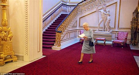 There are 775 rooms in buckingham palace, including 19 state rooms, 52 royal and guest bedrooms, 188 staff bedrooms, 92 offices, and 78 bathrooms. Cosy and comfy, one's sitting room: Cluttered with ...