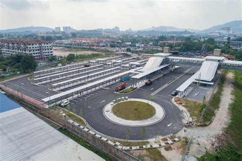 It can provide around 4,400 more parking bays. Bandar Tun Hussein Onn (At-Grade) - MRT Corp