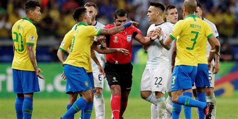 La selección argentina de fútbol se ha impuesto este martes a colombia en el partido de semifinales de la copa américa disputado en brasilia, que terminó con empate a uno y se dirimió en la tanda de penaltis. Video de polémicas de penal en Brasil vs Argentina Copa ...