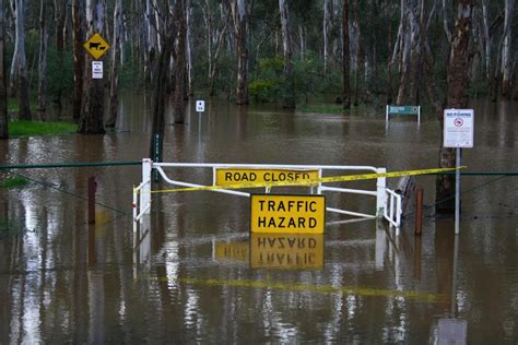 Measurements of river behaviour, particularly in response to climatic extremes, are relatively recent, and therefore do not represent the full amplitude of hydroclimatic exceptionally large floods (e.g. GC2GQAQ Murray River Floods 2010 (Unknown Cache) in New ...