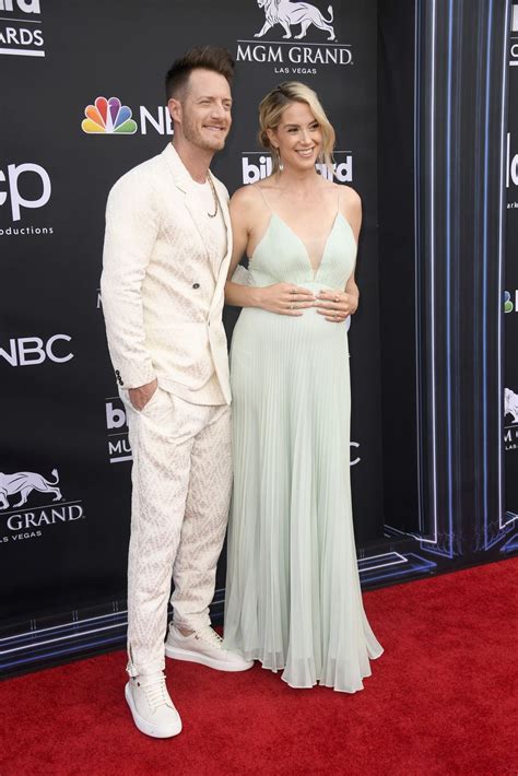 All The Looks From The 2019 Billboard Music Awards Red Carpet Artofit