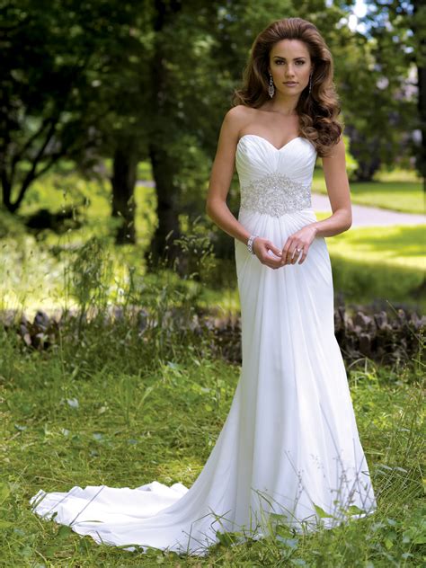 What makes a beach wedding dress? Casual Wedding Dresses | DressedUpGirl.com