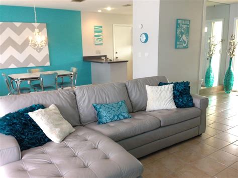 So let's talk about living room decoration with teal blue color. Beautiful Decoration Turquoise And Silver Living Room Teal And Silver Living Room Ideas Living ...