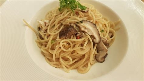 An italian dish that originated in napoli and was once known as a great last minute pasta recipe when wanting to make a quick meal. Resepi Olio Aglio - Resepi Bergambar