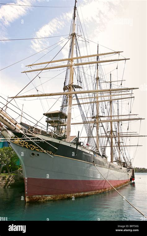 Falls Of Clyde Iron Hull 4 Masted Fully Rigged Ship Only Remaining
