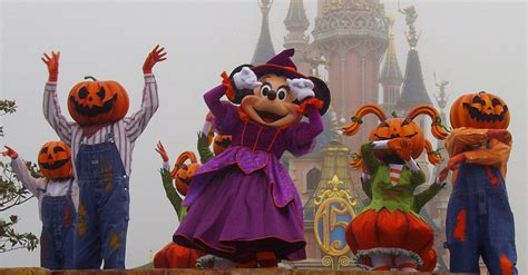 Les Mechants Disney font leur Halloween Show - Disneyland Resort Paris