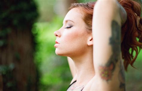 Обои Girl Blouse Woman Beautiful Tree Model Tattoo Redhead Tattoos Hattie Watson