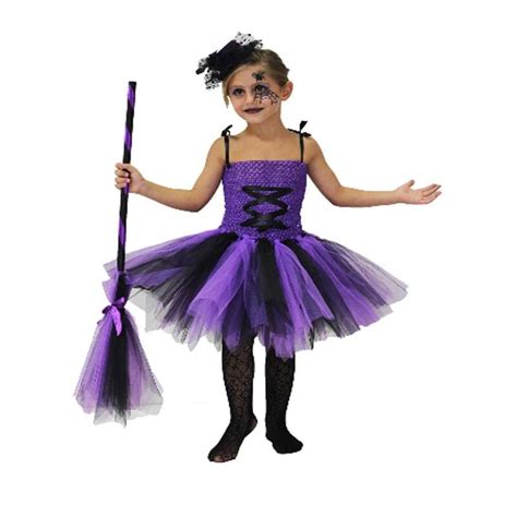 Trova immagini stock hd a tema bambina in costume da strega giocare e milioni di altre foto, illustrazioni e contenuti vettoriali stock royalty free nella vasta raccolta di shutterstock. Costume strega - vestito da streghetta per bambina