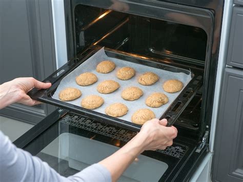 Premium Photo The Cook Bakes Cookies In The Oven In The Kitchen