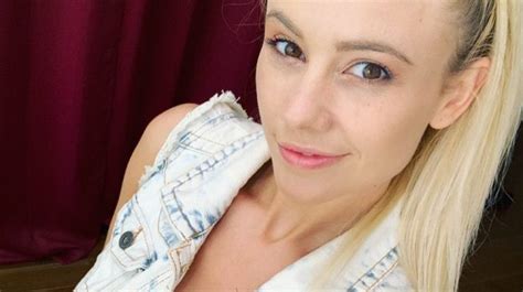 Addie Andrews Dulu Taat Beribadah Kini Jadi Bintang Film Porno