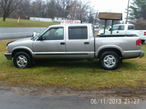 Sell Used 2001 Chevrolet S10 Xtreme Extended Cab Pickup 2 Door 43l In