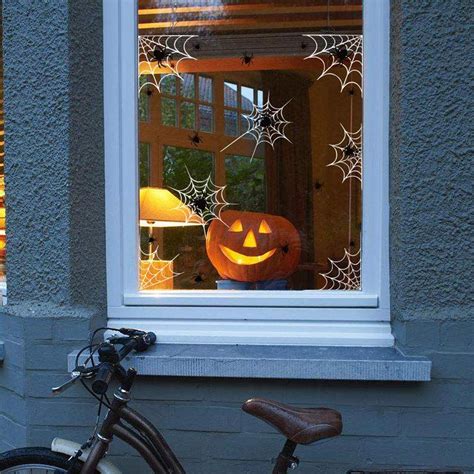 Spooky Halloween Windows Decoration Ideas The