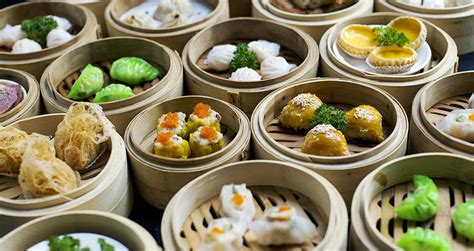 Beautiful lotus leaves are wrapped around steamed sticky rice filled with chicken, pork, and mushrooms, with light seasonings. Top 10 dim sum places in Penang to indulge your taste buds