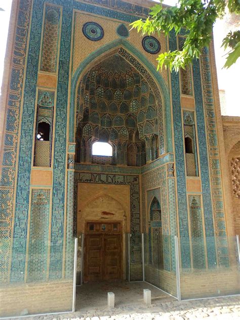 این روزنامه در ادامه نوشته. مسجد جامع نطنز اصفهان