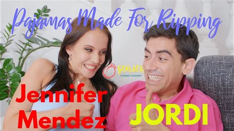 Partido De Futbol En Pijamada Jennifer Mendez Jordi Youtube