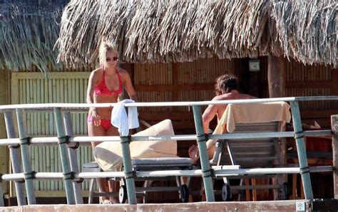 Carrie Underwood Bikini Candids At Le Tahaa Resort In Tahiti Gotceleb The Best Porn Website