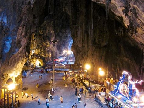 Malaysia's beautiful batu caves, a famed site of hindu worship, are located just a short drive from kuala lumpur. Kuala Lumpur, Batu Caves and Hindu Festival Thaipusam ...