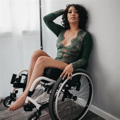 Pin By Mac Man On Great Sci Photography Wheelchair Women Disabled Women Women