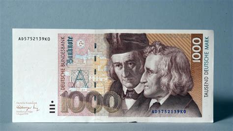 Der eingearbeitete sicherheitsfaden erscheint als dunkler streifen, der das wort euro und die. 500-Euro-Aus: Der 1000-Mark-Schein wäre der neue größte ...