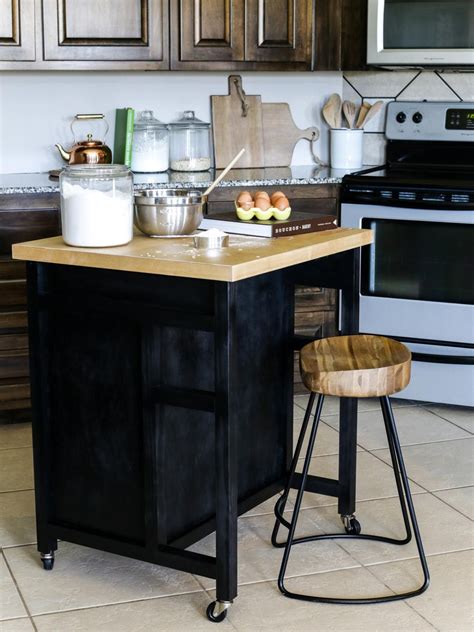 The Benefits Of Having A Kitchen Island On Wheels With Seating