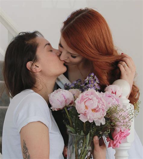 Pin By Camila Villalba On Jessica Kellgren Fozard Lesbians Kissing