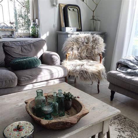 The formal gardens surrounding the house are enhanced with european statuary. Instagrammer we love: Claudia at Home - Alles om van je ...