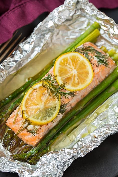 I've discovered that baking salmon in foil is a wonderful way to cook salmon and i happen to think it turns out better than cooking it on the grill. Salmon and Asparagus in Foil - Cooking Classy