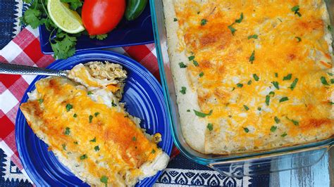 In a 2 cup measuring cup or a small bowl, combine the chicken broth, lemon juice, garlic, and red pepper flakes. Simply Authentic Sour Cream Chicken Enchiladas | southern ...