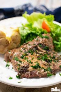 Even if you are a city slicker i am sure you are going to love a good country meal like these here round steaks. Crock Pot Cube Steak with Gravy | Pitchfork Foodie Farms