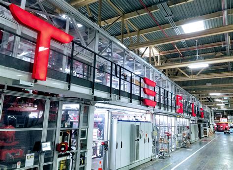 Kotor Baju A Look Inside Teslas Fremont Automotive Factory —