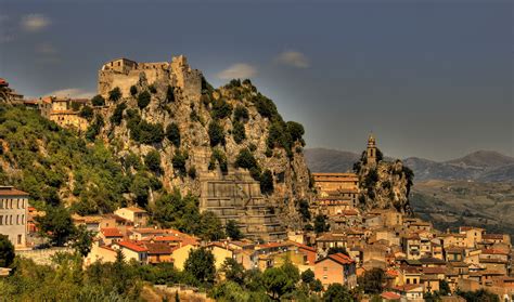 In a recent column you stated (correctly) that in italian surnames del, della, and the like are not an indication of noble lineage. Tra i Borghi D'Italia c'è da scoprire Bagnoli del Trigno ...